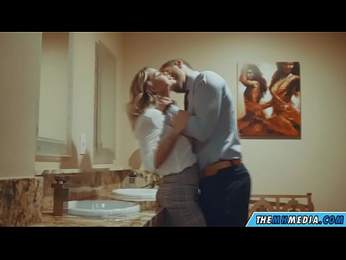 ❤️ När en bystig blondin förför dig på en offentlig toalett ❤️ Super sex at porn sv.risegame.top ❤